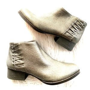 VINCE Camuto NEW pewter leather ankle booties boot